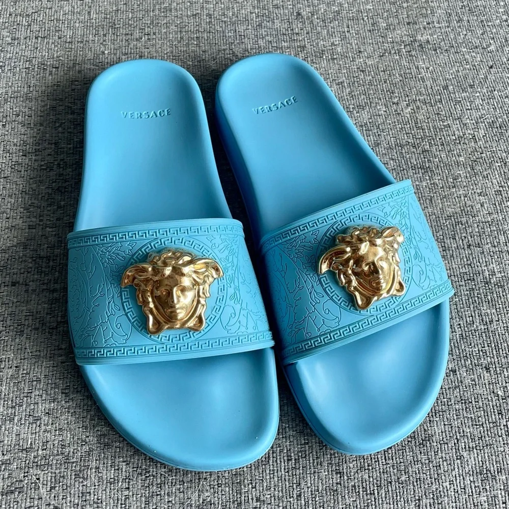 ๐ง๐ฝโโ๏ธ VERSACE blue Medusa pool slides - Picture 1 of 6